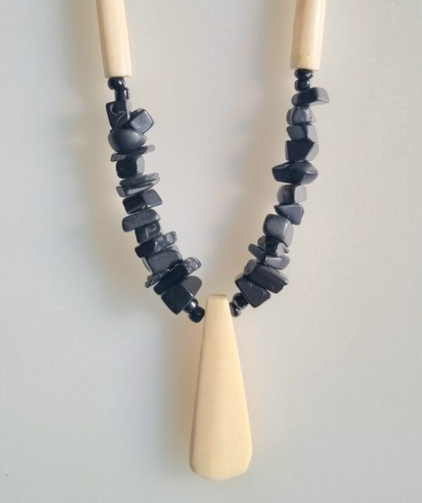 Black Beads Chip Stone Necklace