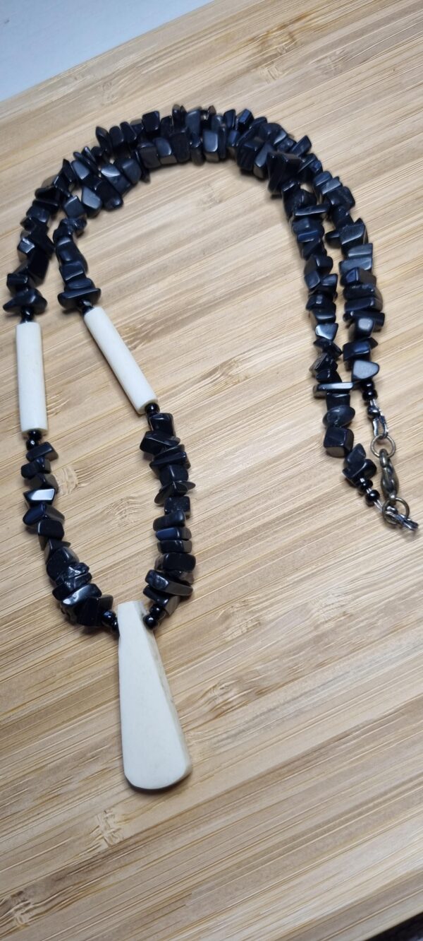 Black Beads Chip Stone Necklace