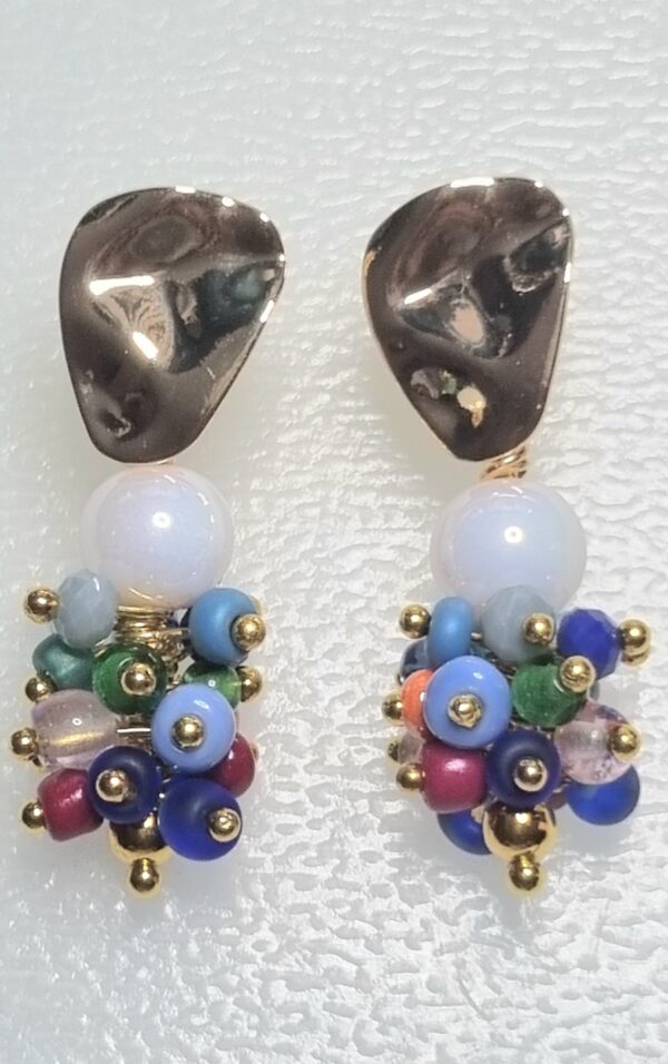 8mm White glass bead with mix 4mm cluster beads 18 gold plated stud
