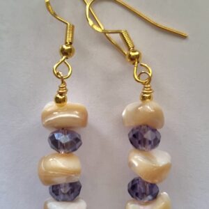 Faceted shell light 8mm chipped with 18k gold hypoallergenic ear hook, 4.3 grams